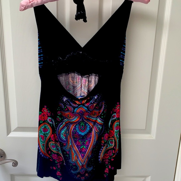 Adorable designer halter top - Picture 4 of 6